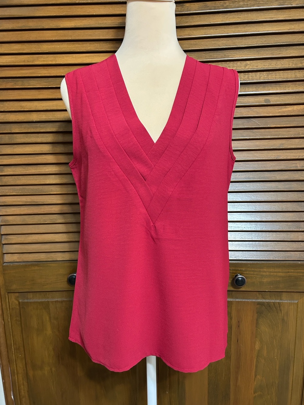 Deep Red V-neck Crisscross Pleated Design Sleeveless Top Size S